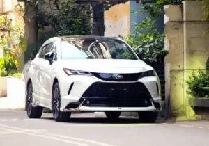 Toyota Harrier Plud In Hybrid 2023