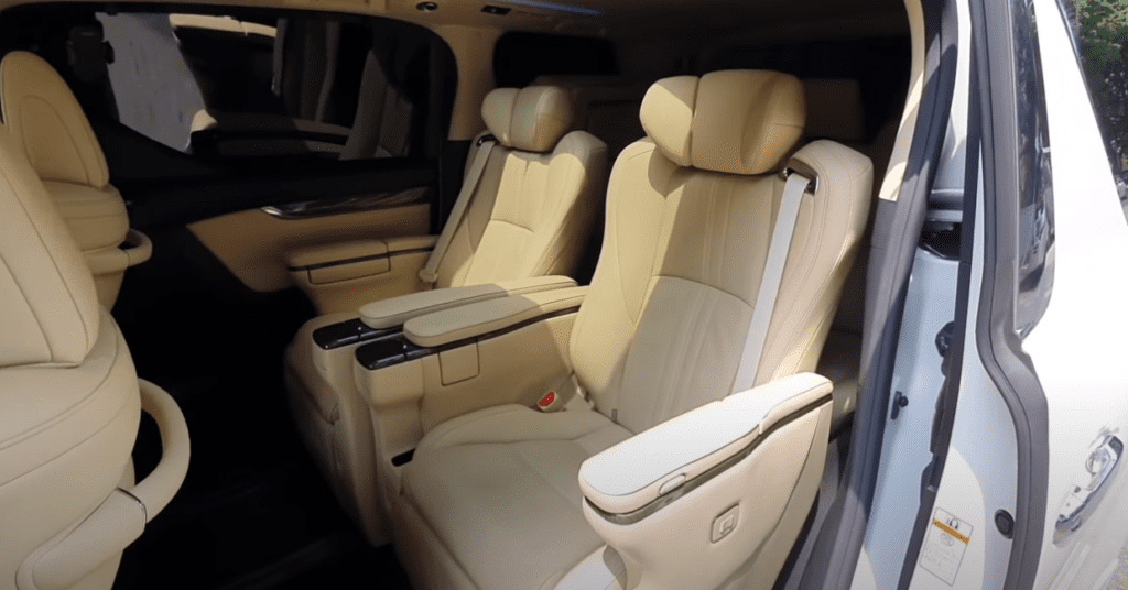 Toyota ALPHARD Executive Lounge Hybrid 2024  