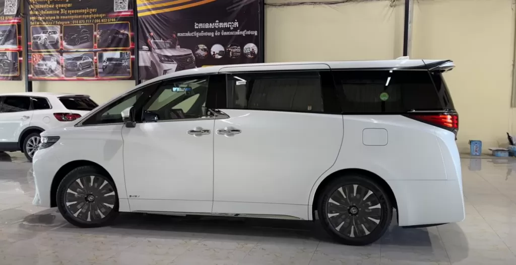 Toyota ALPHARD Executive Lounge Hybrid 2024  