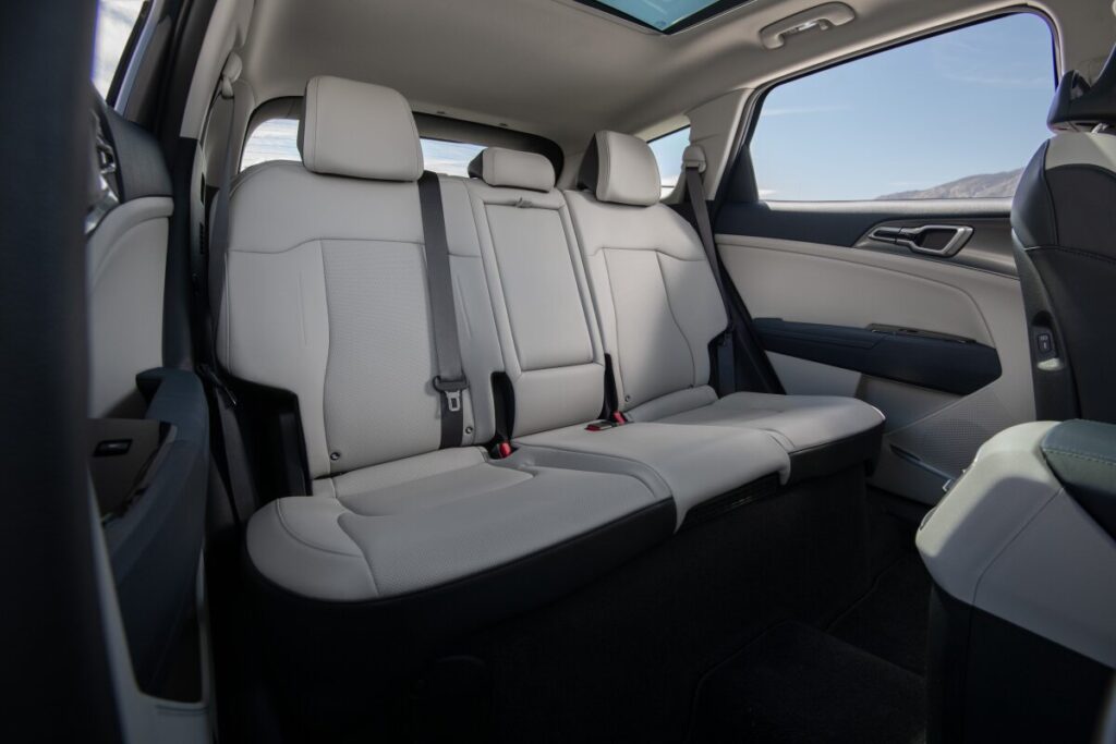 2024 KIA Sportage Hybrid interior 