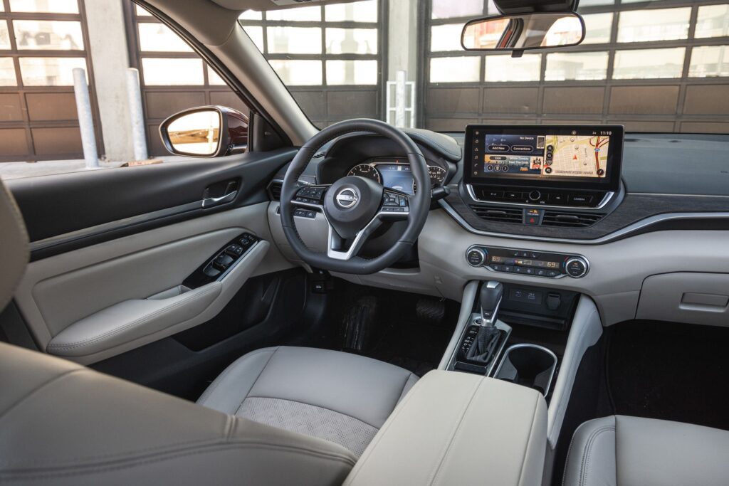2024 Nissan Altima interior 